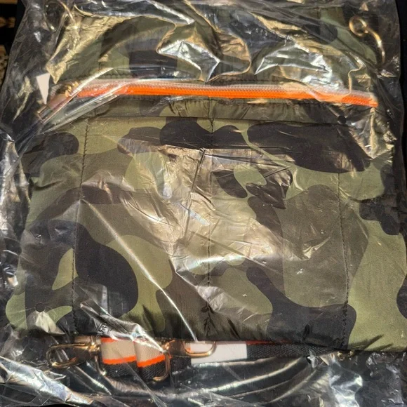 CL by Chinese Laundry Camouflage Crossbody Bag with Orange Accents - Picture 4 of 4